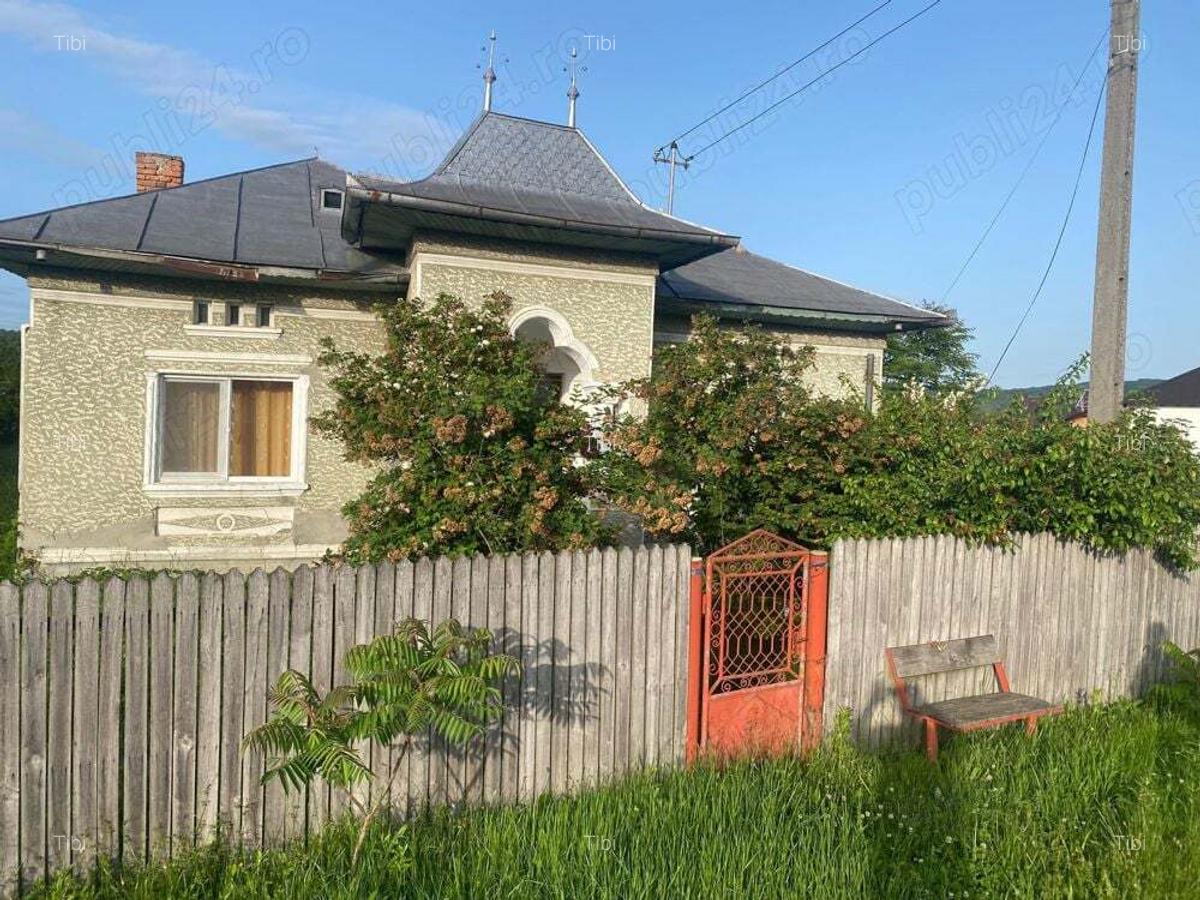 Vand casa locuibila la strada principala - 1