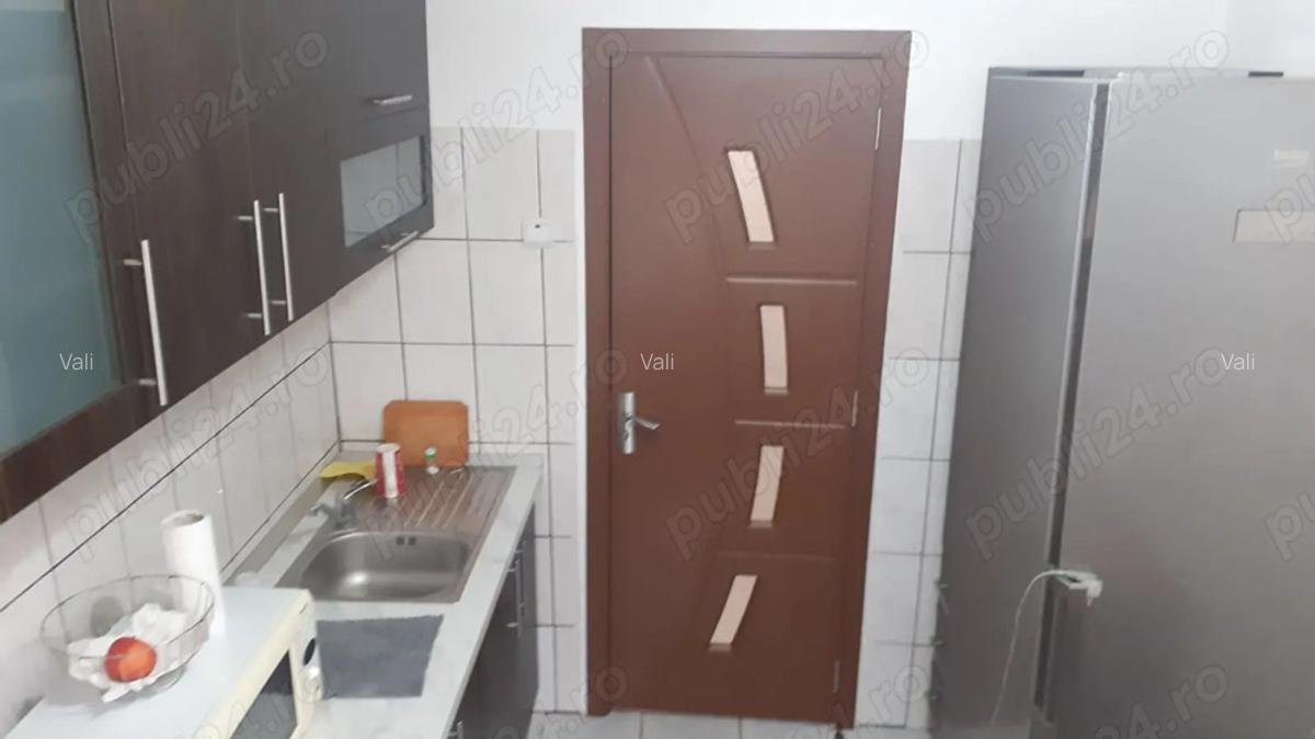 Particular ofer spre inchiriere ap 3 camere, str.Independentei - 2