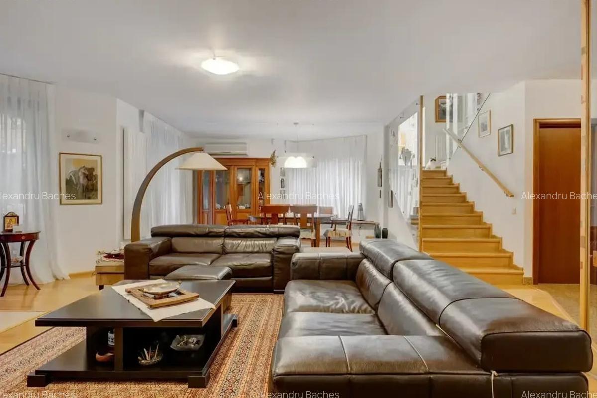 Vila de Lux ideal familie / sediu de firma in zona centrala - 4