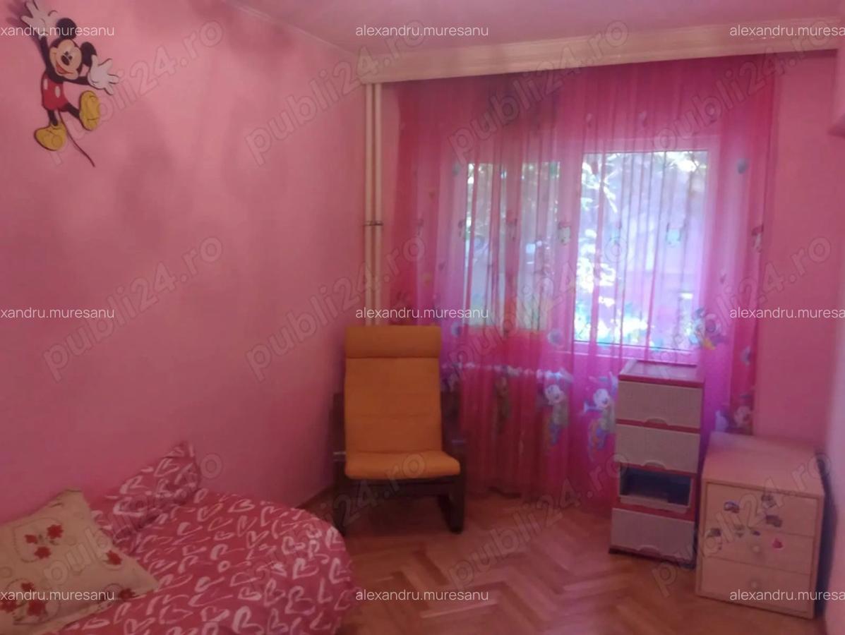 Inchiriez apartament 3 camere in Drumul Taberei - la 5 min. de metrou - 5 Inchiriez apartament 3 camere in Drumul Taberei - la 5 min. de metrou - 5