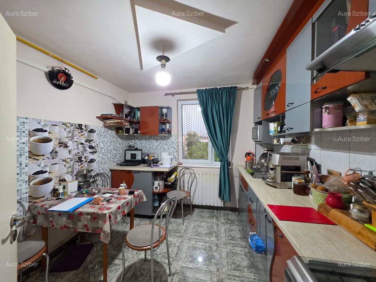 Apartament cu 3 camere decomandat, mobilat în Progresul - 3