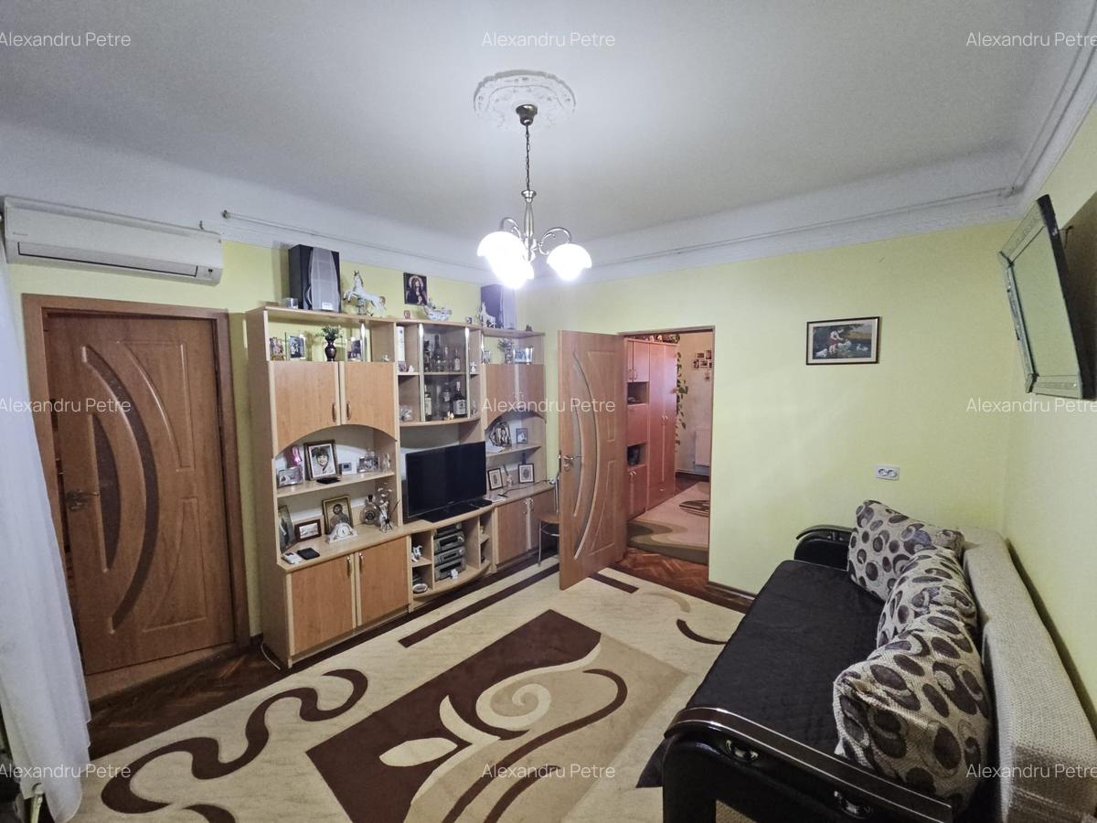 Casa cu 2 apartamente 3 cam | 140 mp | 3 Boxe +17mp | pod +45 mp | Decebal - 26