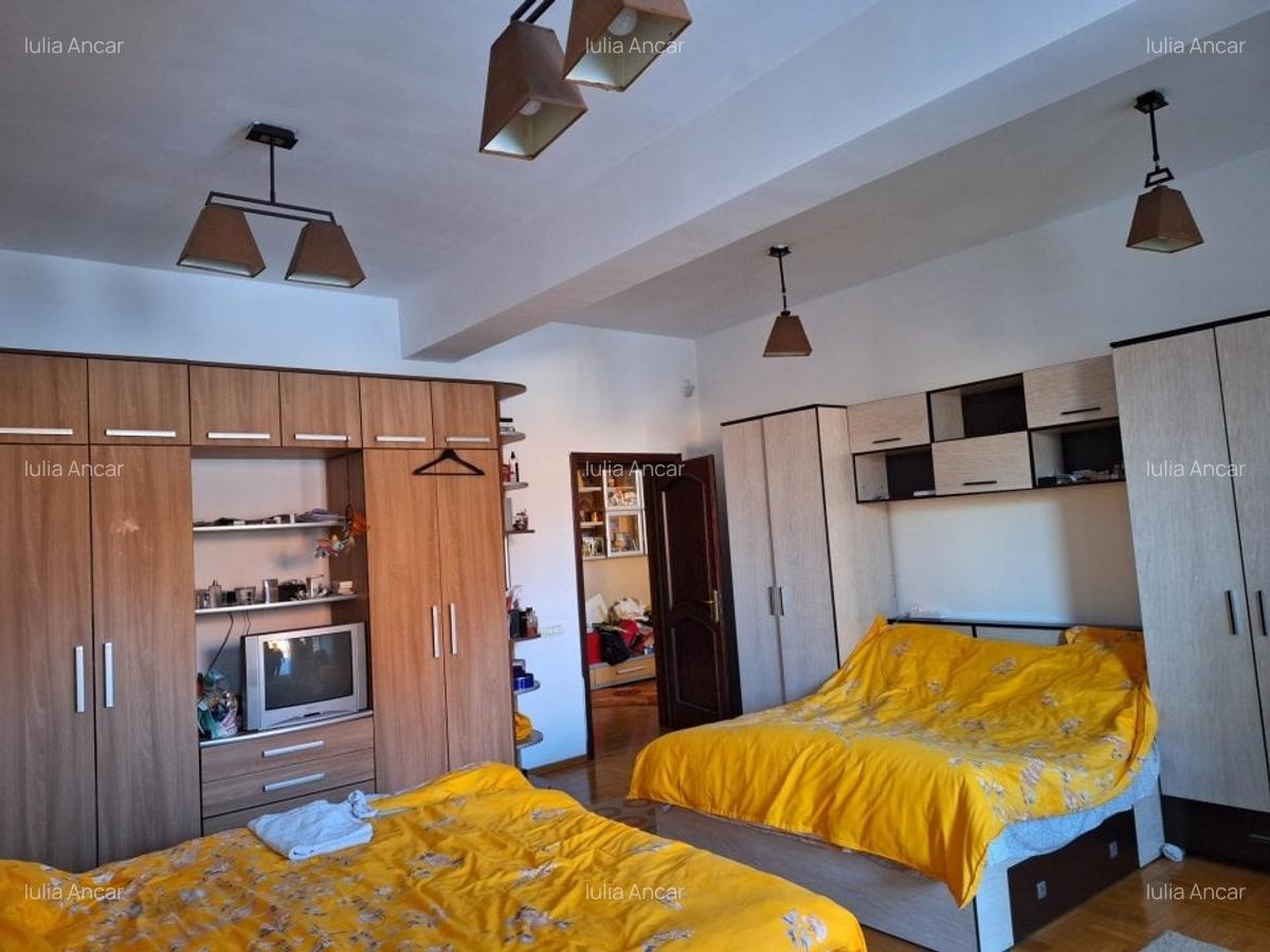 Resedinta deosebita,constr 2012,parc Carol 10min,7 camere,7 bai,2 locuri parcare - 9