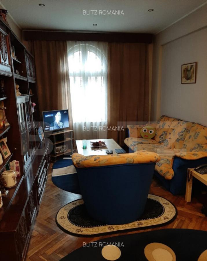 Casa de vanzare, cu 10 camere, suprafata utila 310 mp, zona - 10