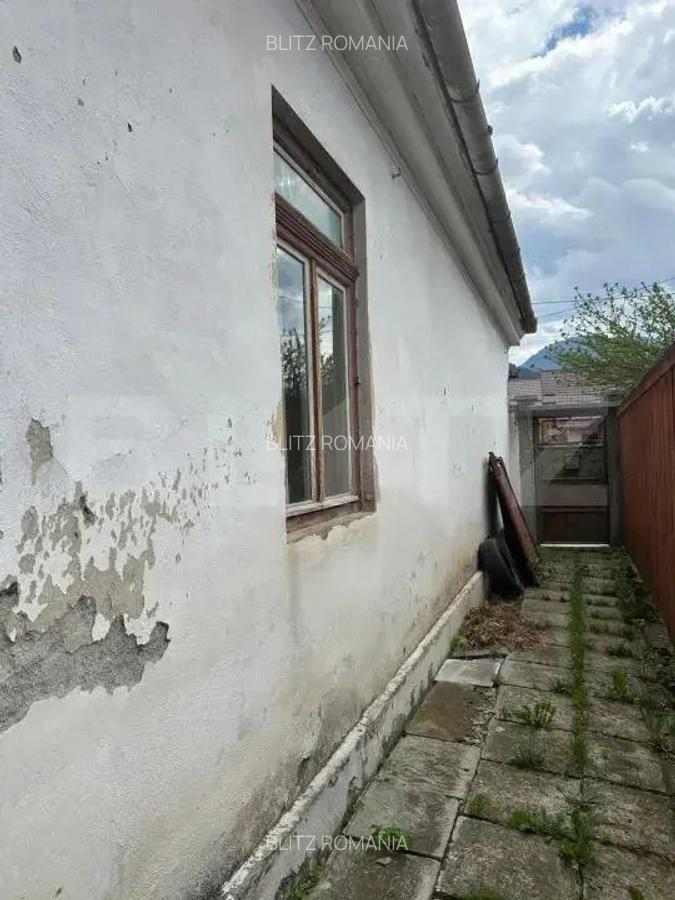 De vanzare teren generos cu casa, zona centrala, Sacele - 2