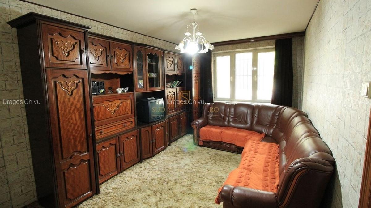 Apartament 4 camere cu potential comercial, stradal, comision0% - 1