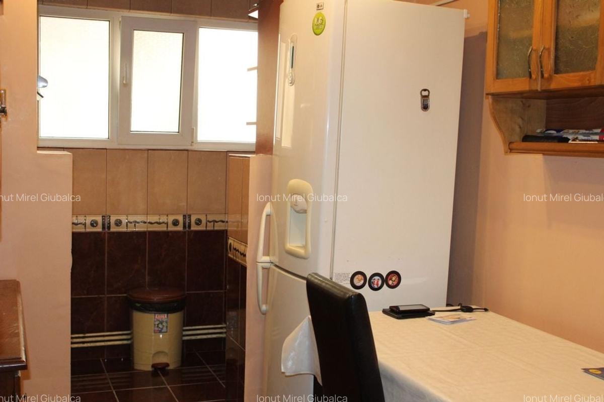 Apartament 3 camere, zona Ambasador, etaj 1 - 9