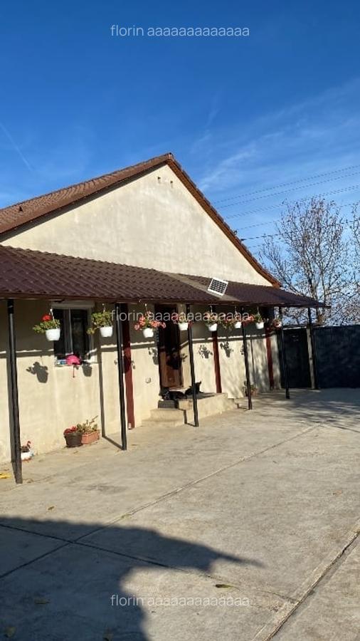 Casă de vânzare 2200 mp2 - 2