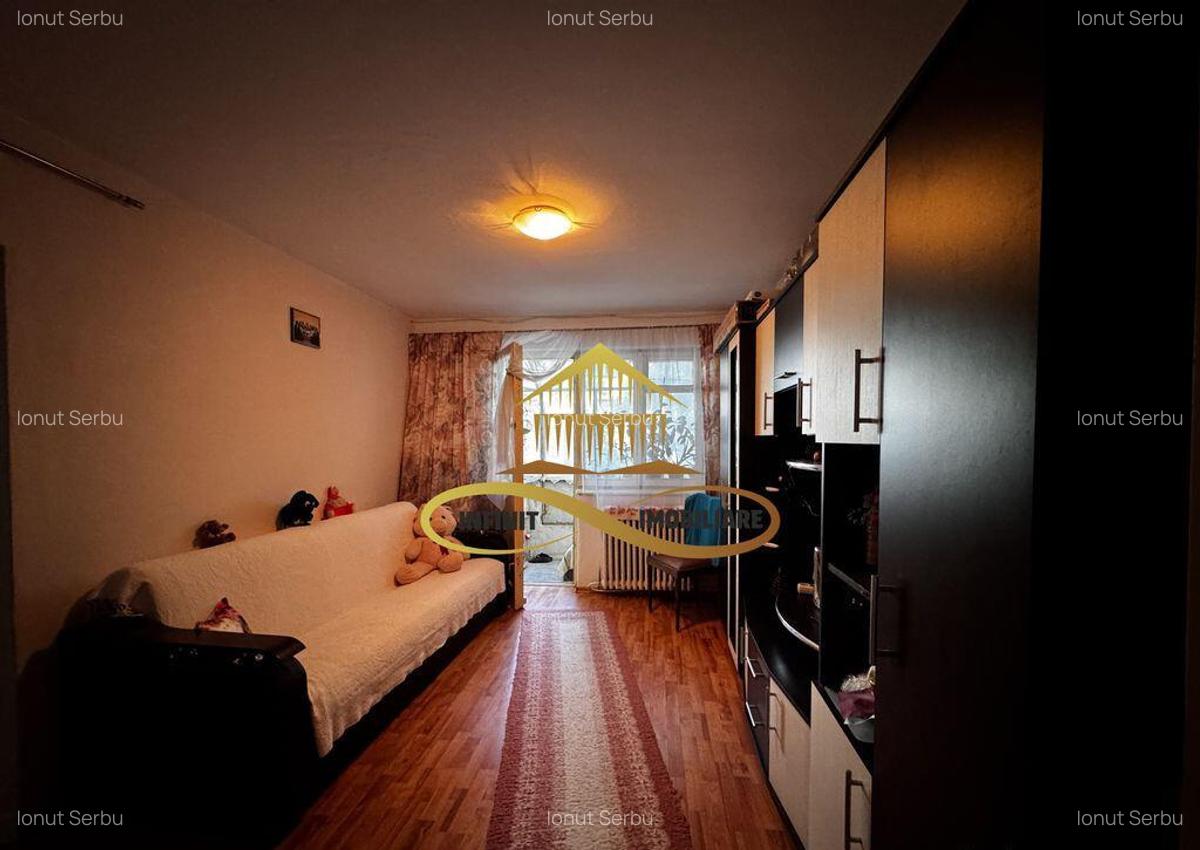 Apartament 3 camere cu balcon la parter - de vanzare - 1
