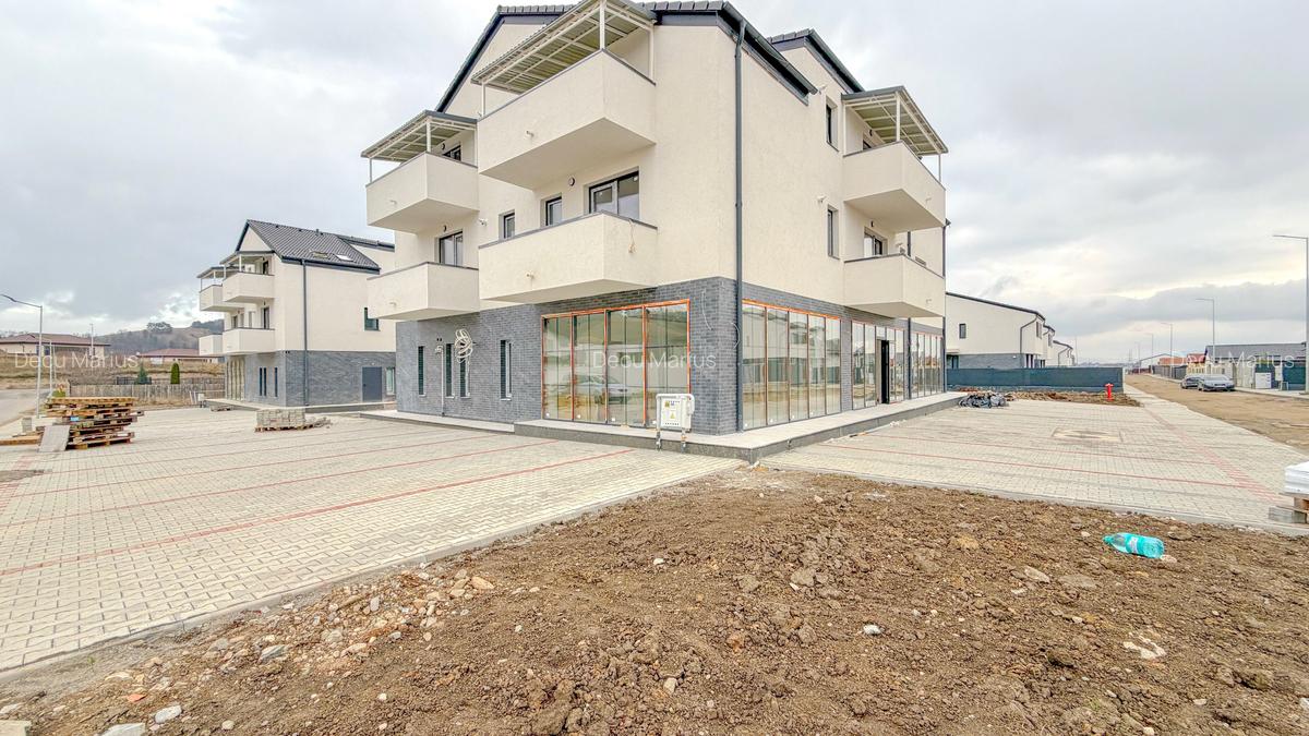 Spatiu comercial, loc de parcare inclus, 186 mp, Sanpetru-Roka Village - 1