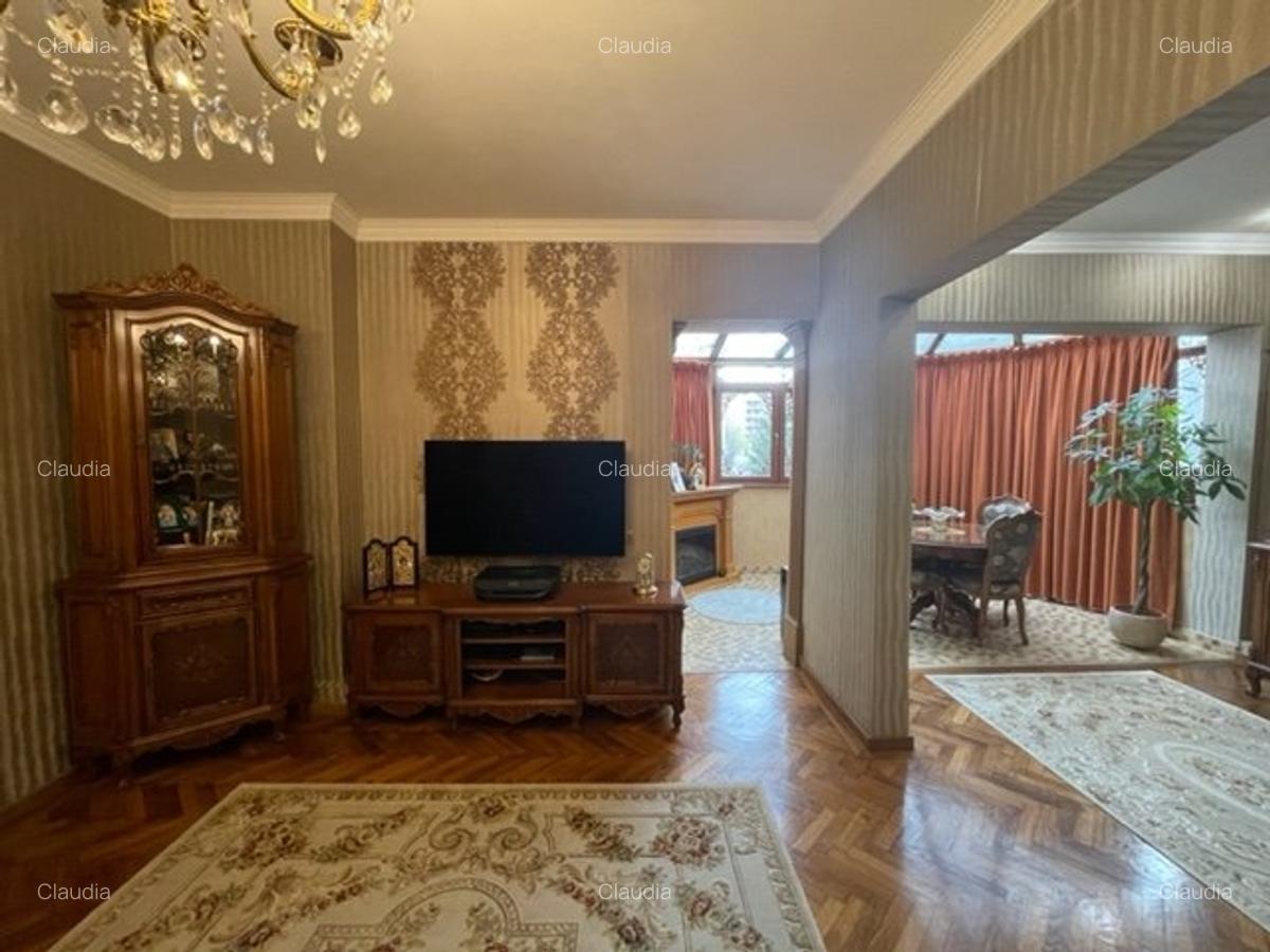 Apartament cu 5 camere semidecomandat, mobilat în Calea Călărașilor - 2