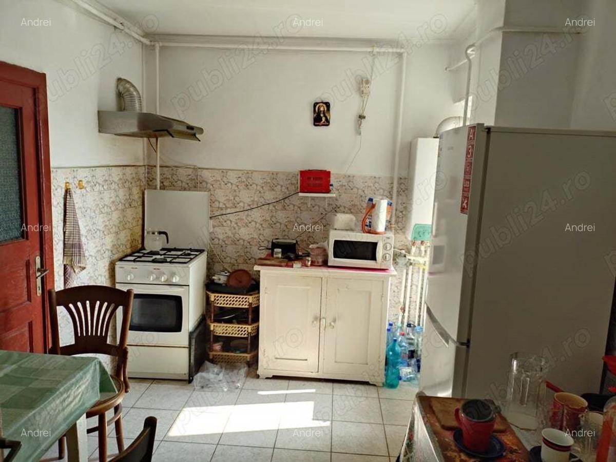 Vand apartament 3 camere, etaj 4, decomandat 75 m2 - 4 Vand apartament 3 camere, etaj 4, decomandat 75 m2 - 4