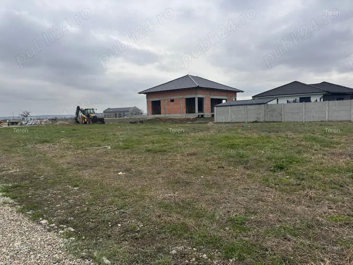 Dau in chirie sau vand teren Oradea, str Marte ?i Vega - 1