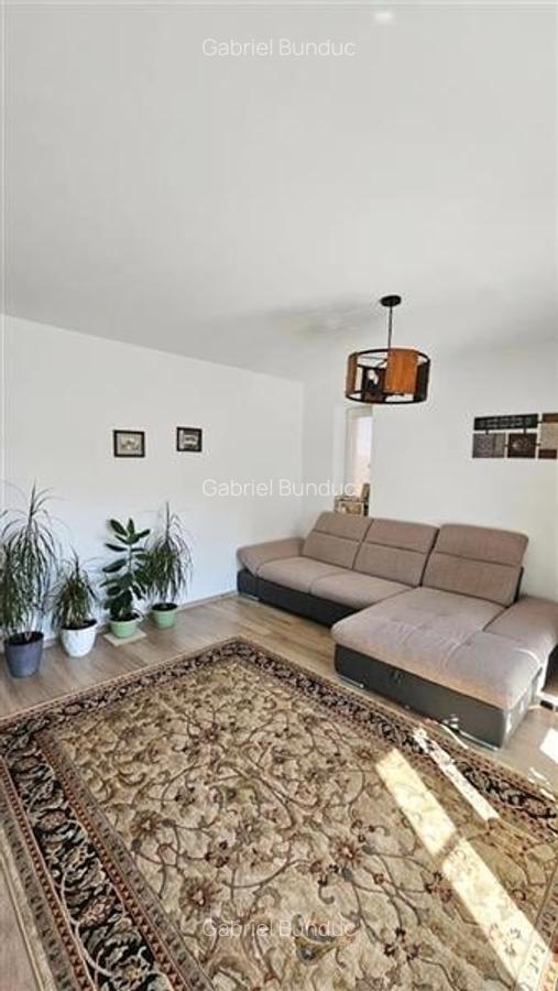 Apartament cu 3 camere decomandat, mobilat în Tractorul - 2