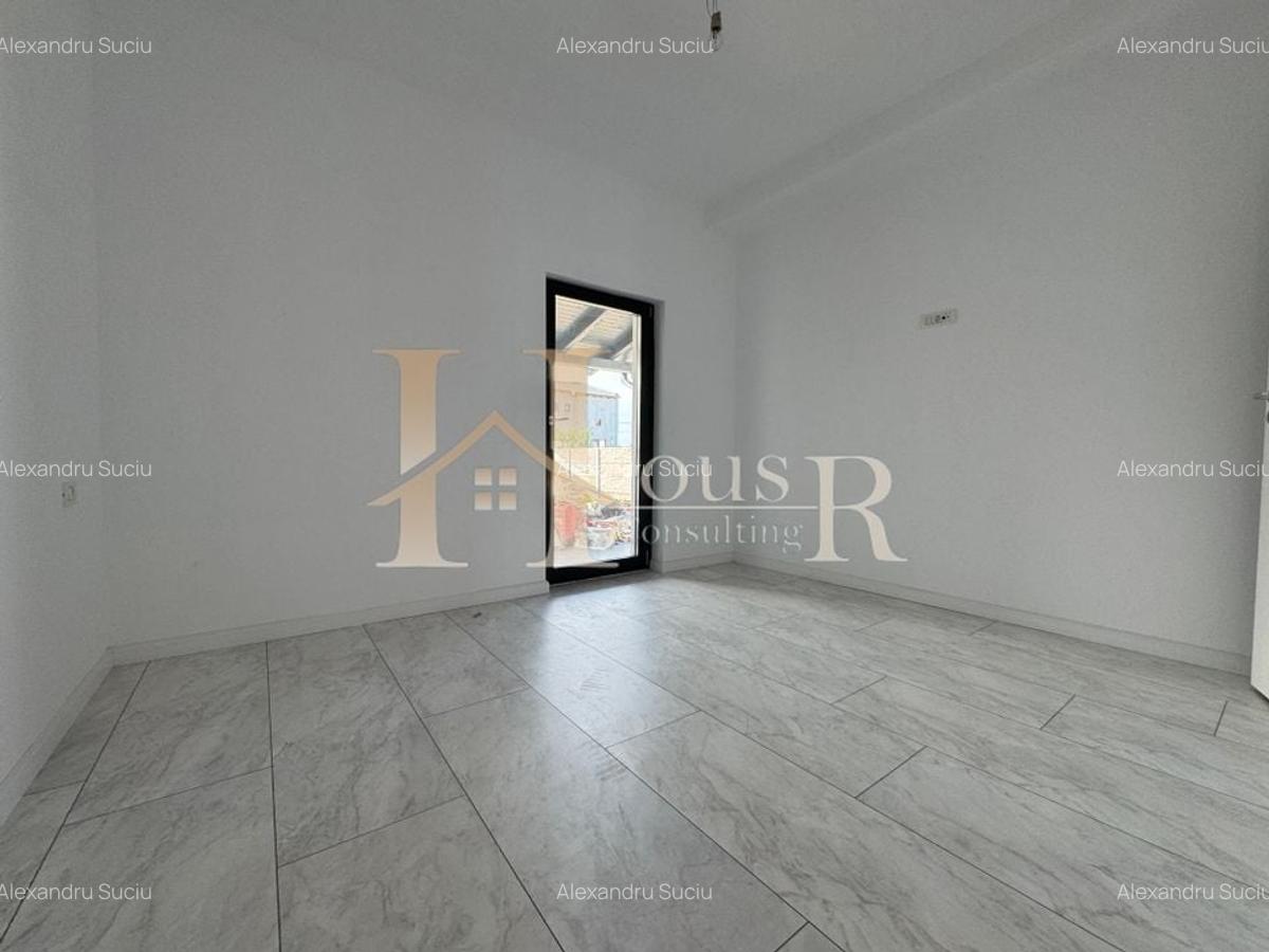 La 5 minute de 4 benzi.Toate Utilitatile.Teren 340 mp - 10