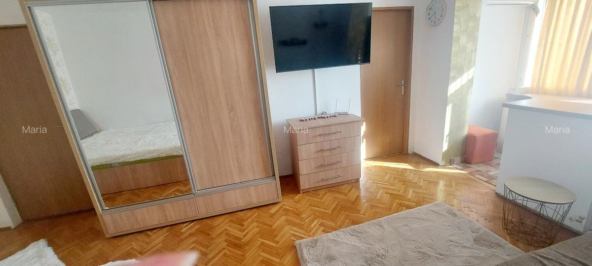 Proprietar, vând garsoniera 33 m  Univ.Constantin Brâncoveanu. Negru   Voda - 8