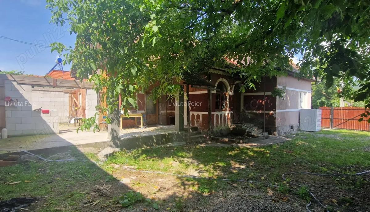 Casa de vanzare cu teren aferent - 1