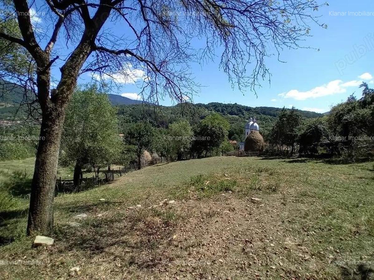 De vanzare teren intravilan in zona de munte - 4