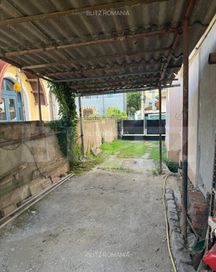 Casa de vanzare, cu 10 camere, suprafata utila 310 mp, zona - 17