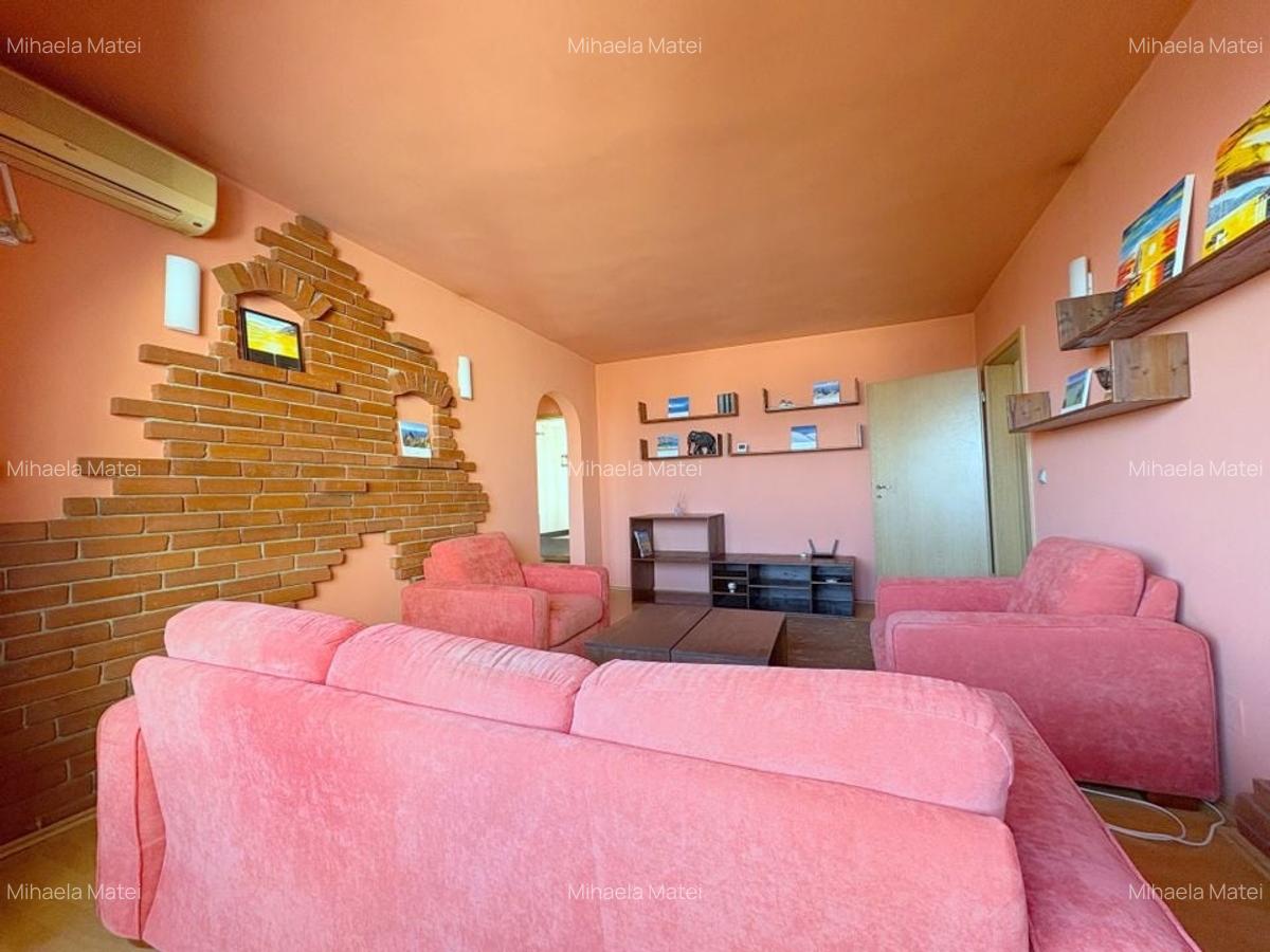Apartament cu 3 camere semidecomandat, mobilat în Central - 1