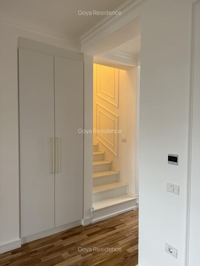 Margine de triplex : 5 camere, 3 bai,2 dressinguri,bucatarie, balcon,terasa. - 12