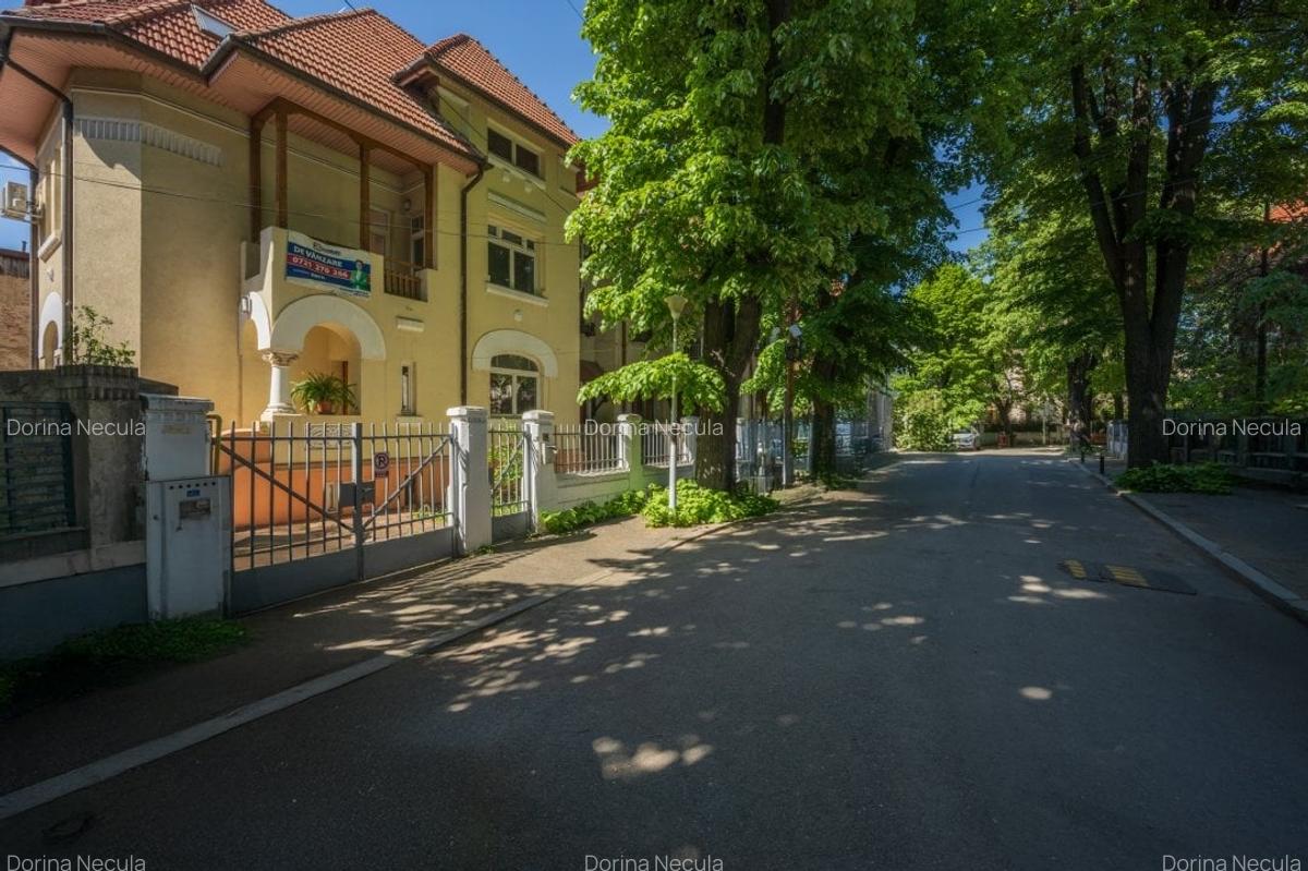 Vila cu arhitectura distincta, 7 camere, renovata, intr-o locatie exclusivista - 1