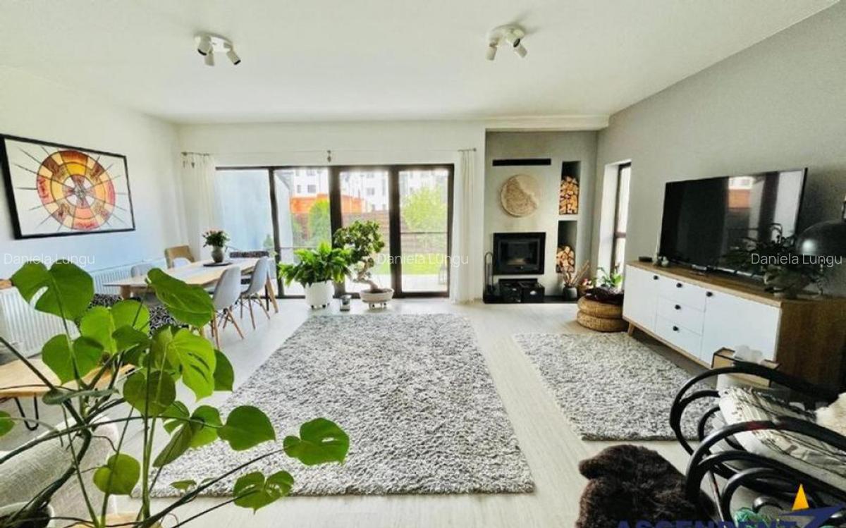 Casa cu living 25 mp,semineu,panouri fotovoltaice 3KW, centr - 2