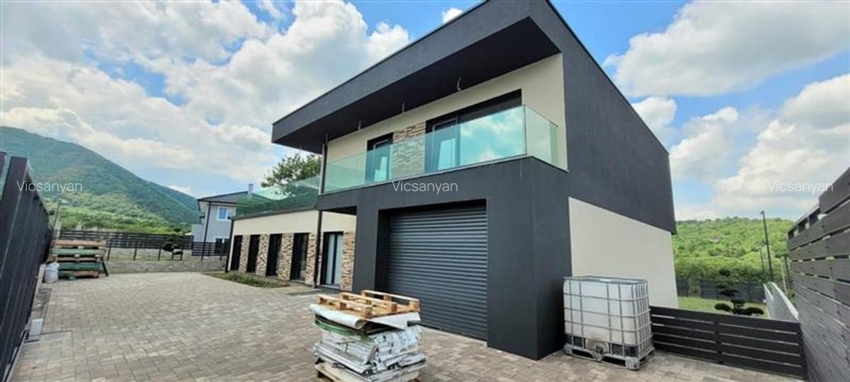 Imobil de lux,piscina,garaj,Cisnadie,la 10 km de SB,comision 0 - 4