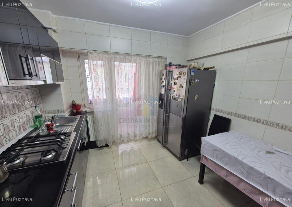 3 camere, Mobilat si Utilat, etaj 1, confort 1 decomandat, O - 8