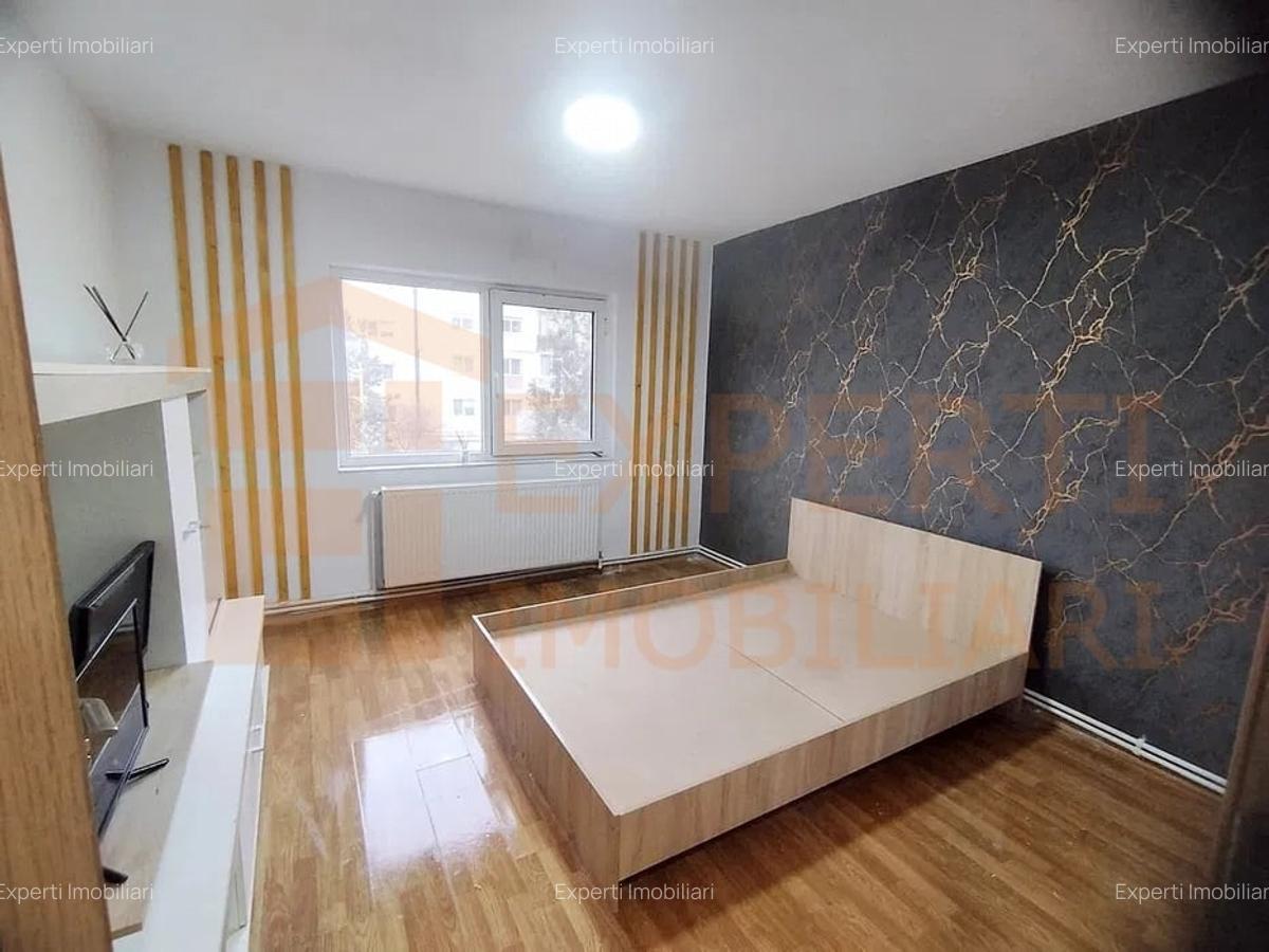 Apartament 3 camere situat in zona CET - 1