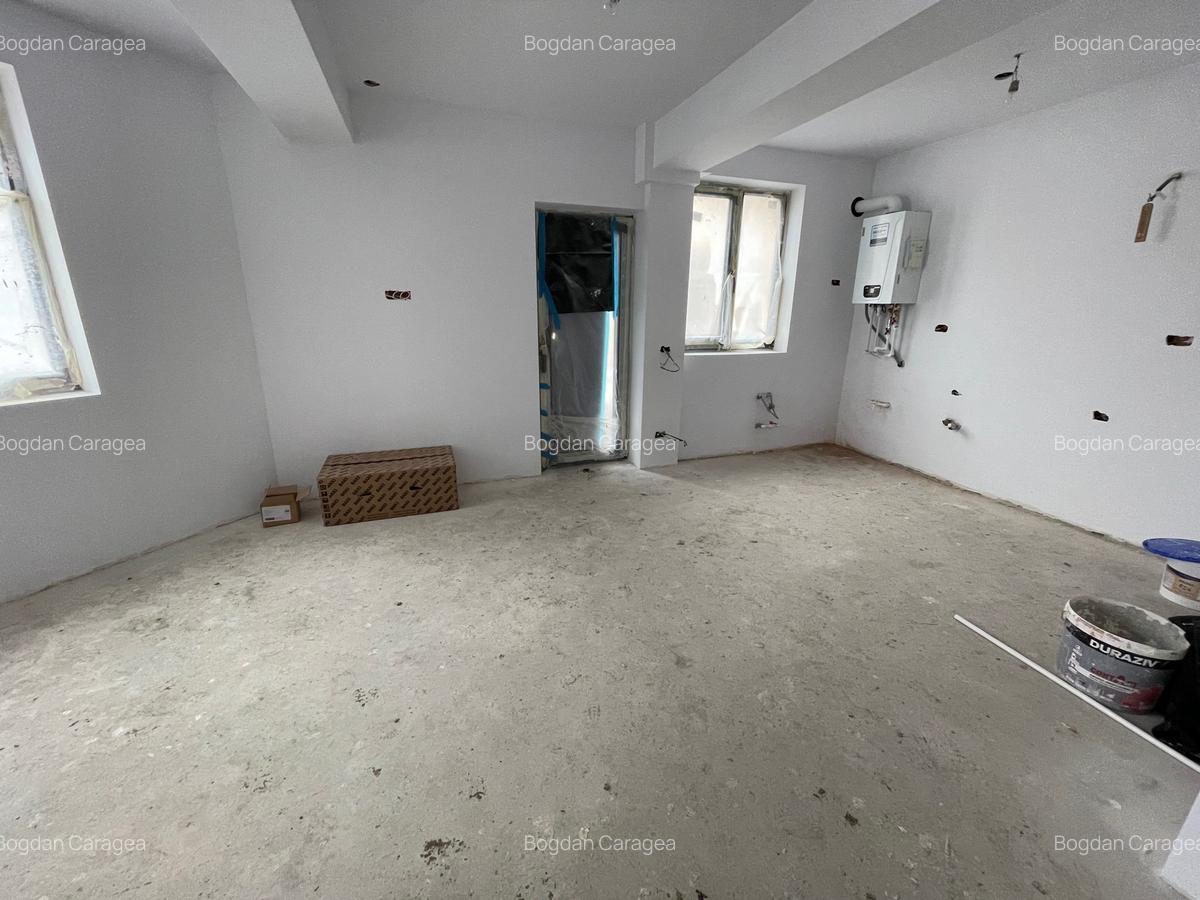 Casă cu 5 camere în Metalurgiei - 2