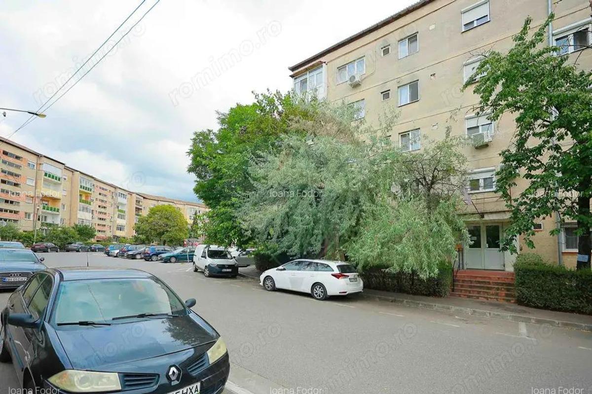 Apartament cu 2 camere de vanzare, etaj 1, in zona Rogerius - 11