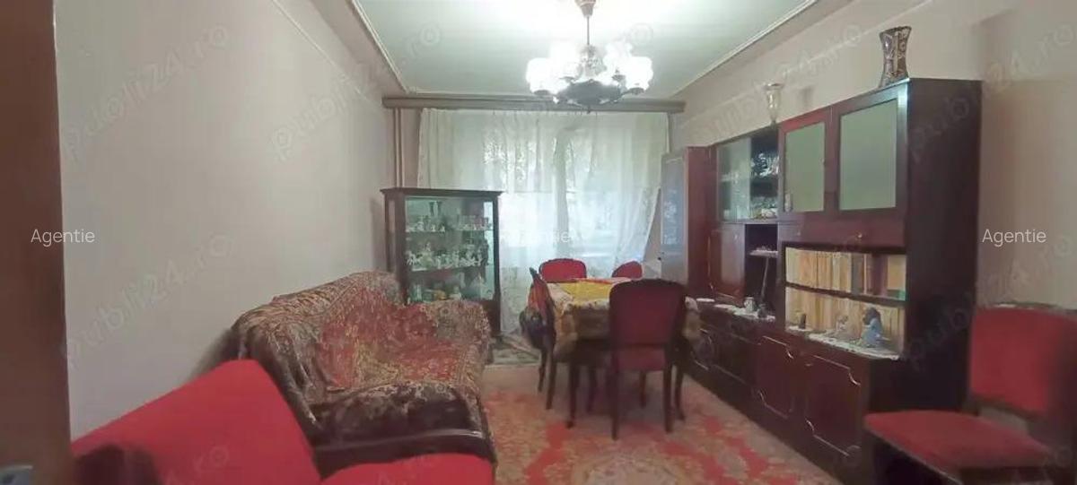 Vanzare apartament 4 camere - Teiul Doamnei - Stradal - vedere spate - 7
