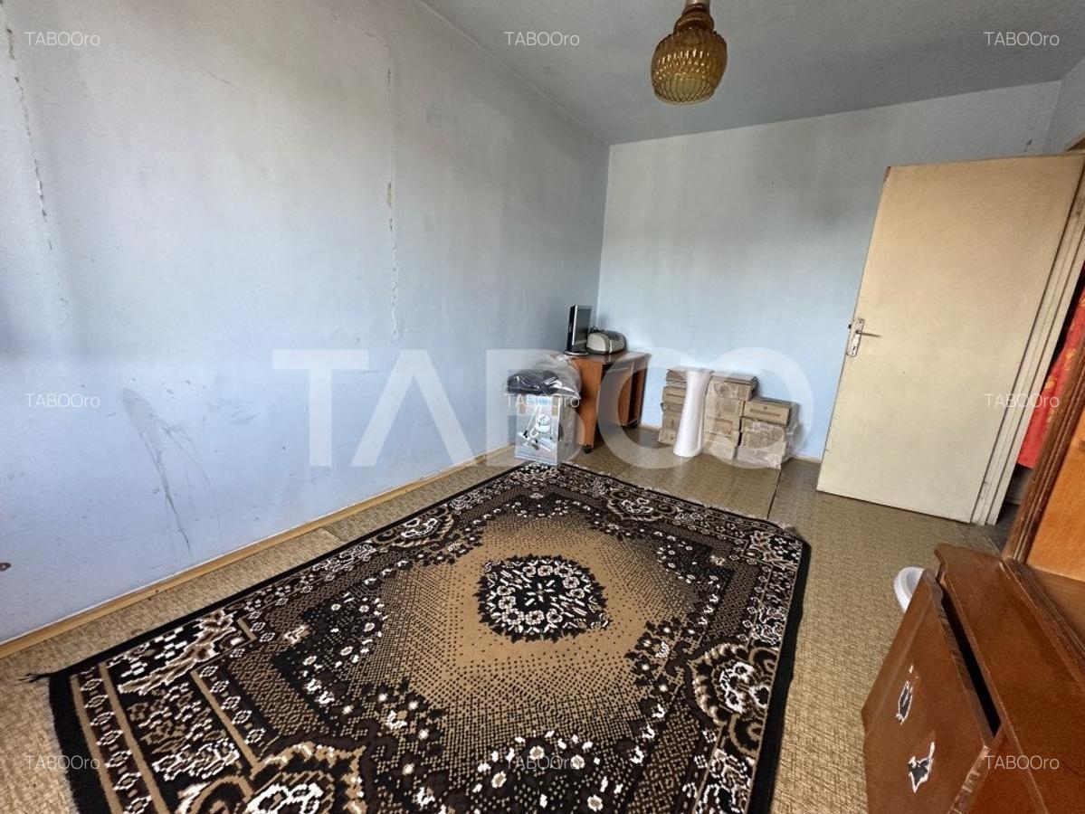 Apartament cu 3 camere semidecomandat în Periferie - 3