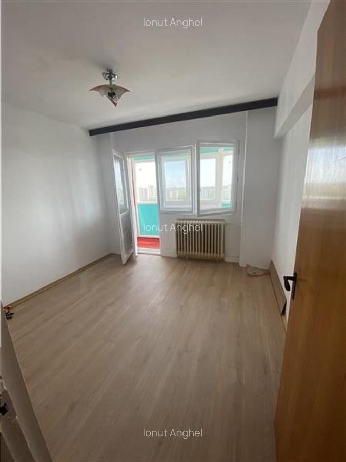 Apartament cu 3 camere decomandat în Tei - 2
