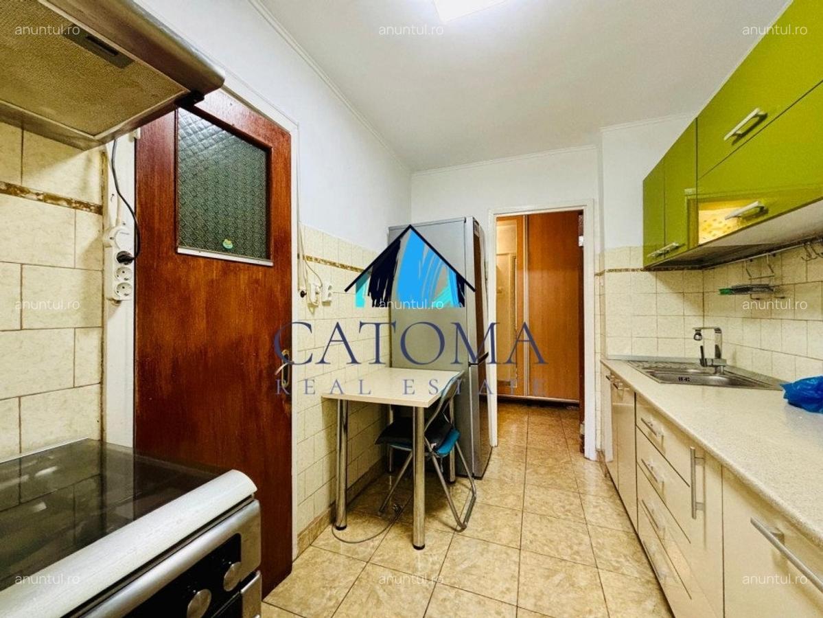 1 Decembrie, centrala proprie, etaj 1/4 - 6