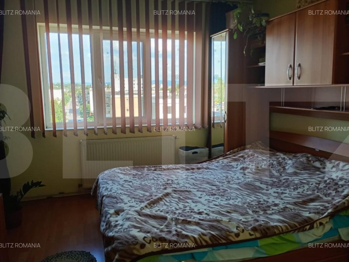 Apartament de vanzare, cu 3 camere, decomandat, 65 mp, cartierul Ciucului - 2