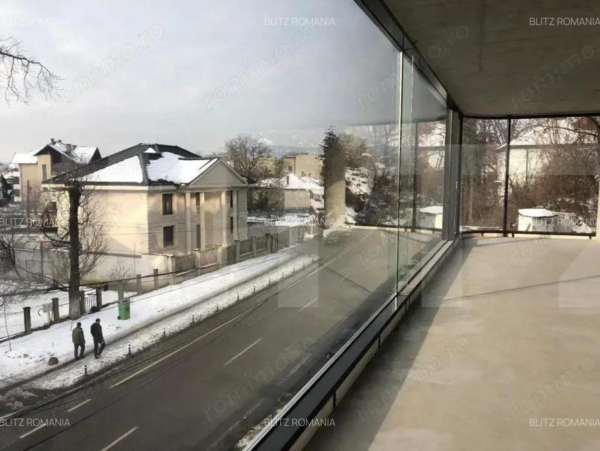 Open space in cladire de birouri moderna - 2