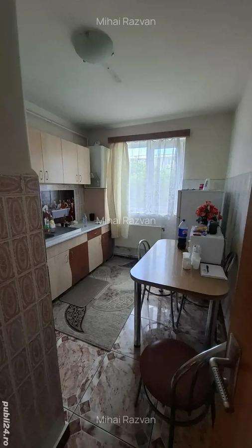 De vanzare apartament 3 camere - 2