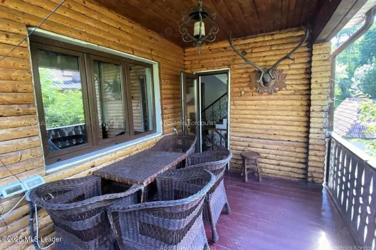 Bran - Casa pe strada Valea Portii. 223 mp, 4 dormitoare - 5
