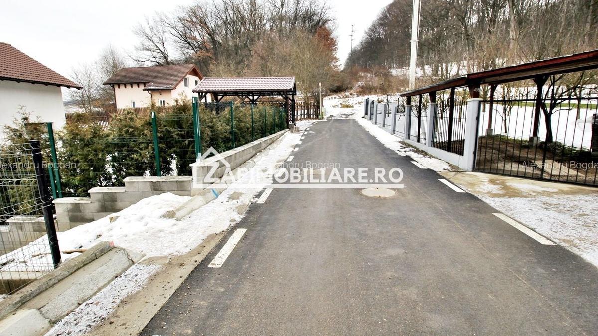 Teren 800 mp.  36 euro mp.Corunca zona Toyota - 1