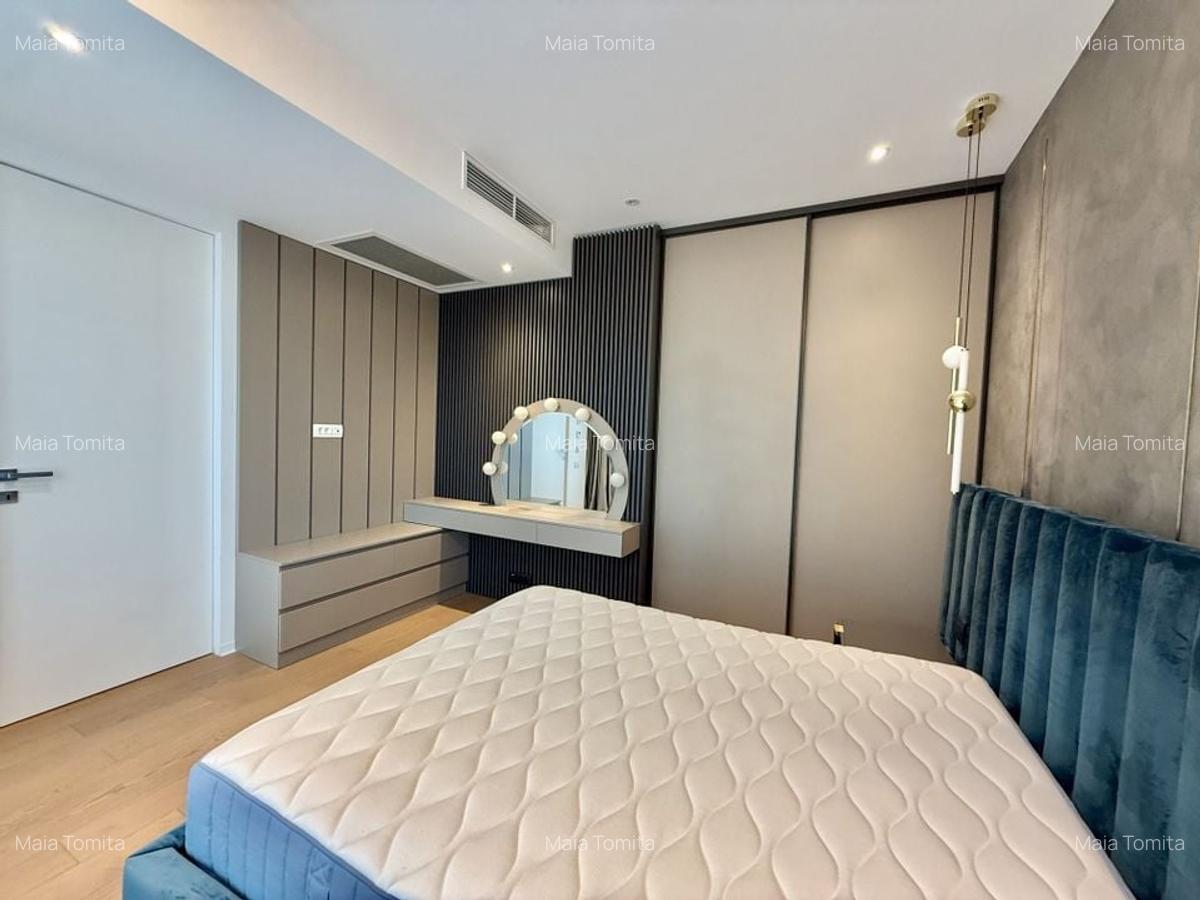 One Eliade / disponibilitate imediată - 10