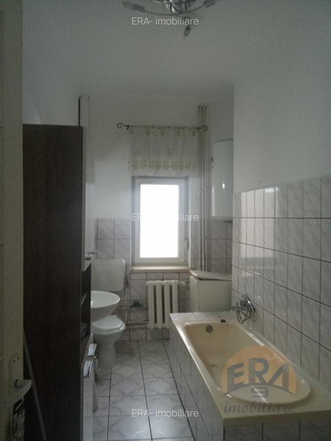 Apartament 3 camere, Centru , Str. Calea Republicii - 8
