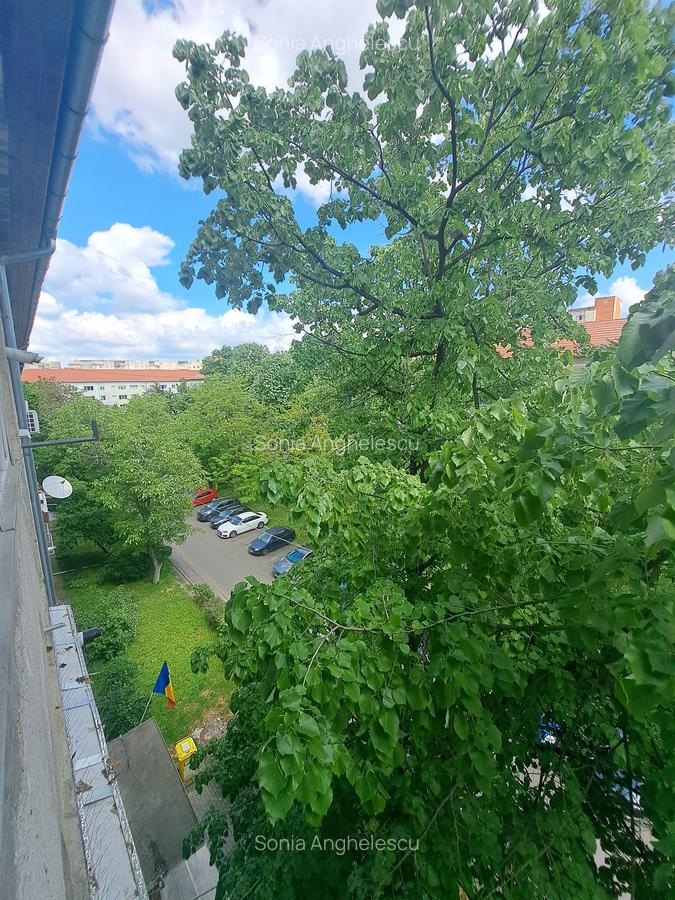 Apartament cu 3 camere semidecomandat, mobilat în Circumvalațiunii - 10