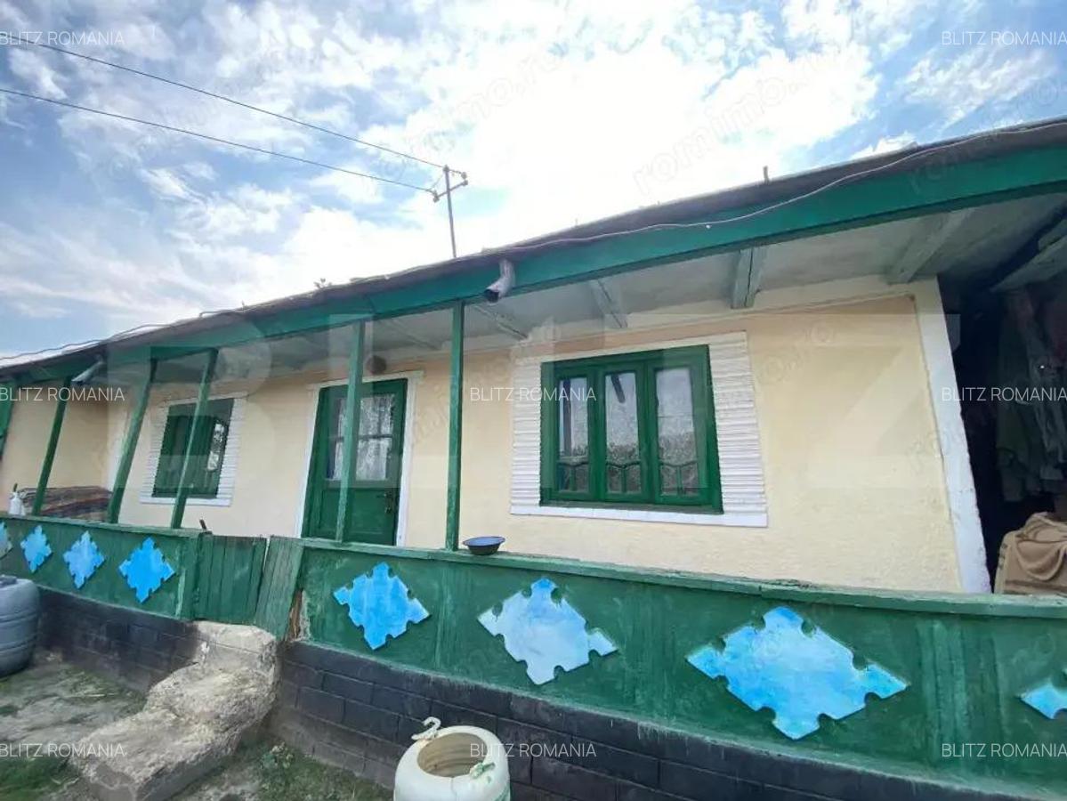 Casa batraneasca cu teren generos 1145mp in Rediu acces usor Iasi - 1