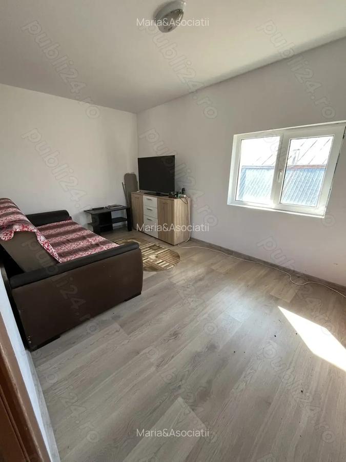 COMISION 0 Casa P+1 2 intrari 7 camere 4 bai teren total 861 mp Poroinica - 2