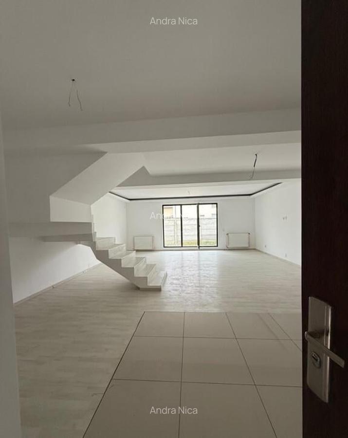 Triplex bine compartimentat, 5 camere si loc de parcare - 3 Triplex bine compartimentat, 5 camere si loc de parcare - 3