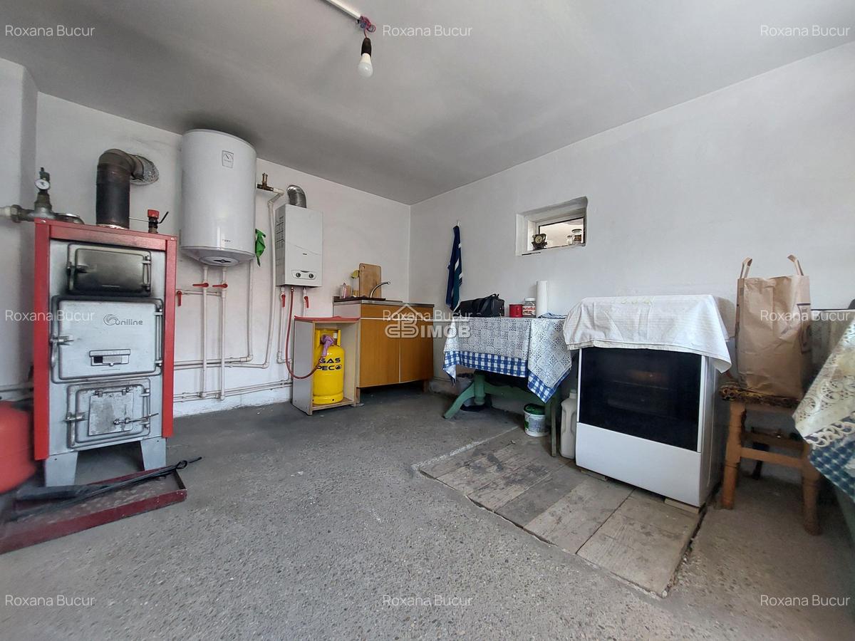 Casă cu 3 camere în Comișani - 11