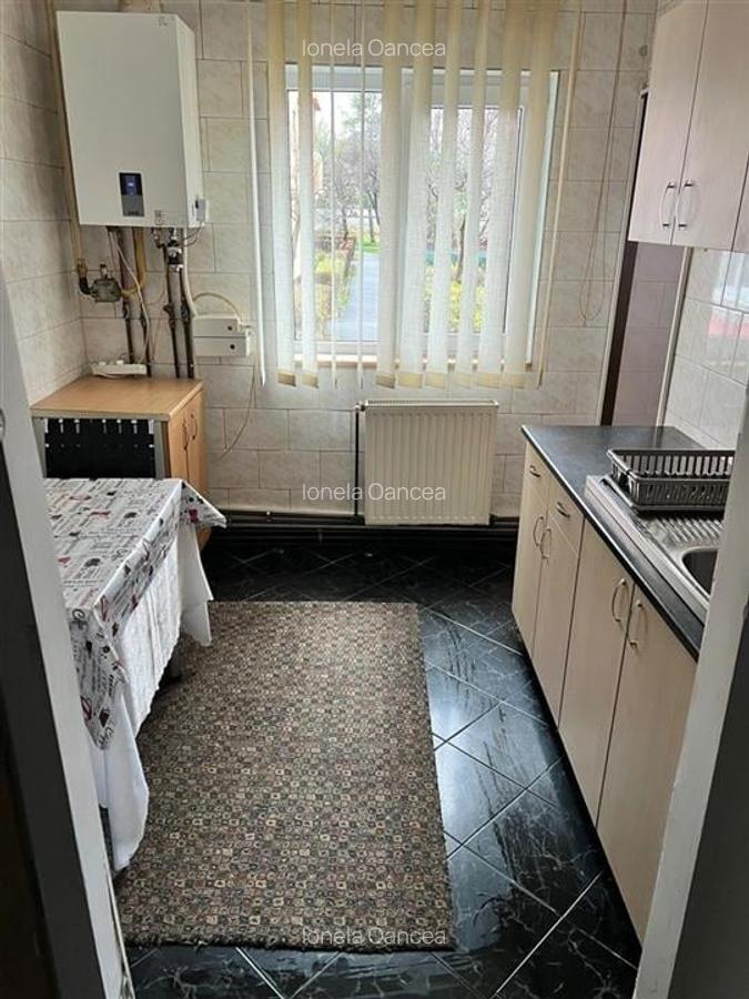 Apartament cu 3 camere situat in Tractorul - 7