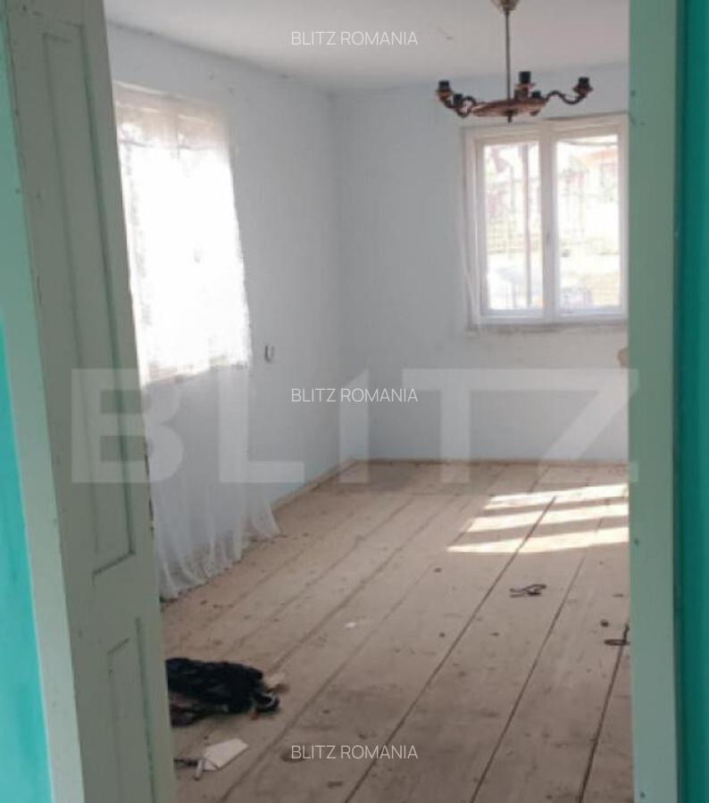 Casa cu 3 camere, bucatarie si baie, 105 mp ?i un teren de - 12